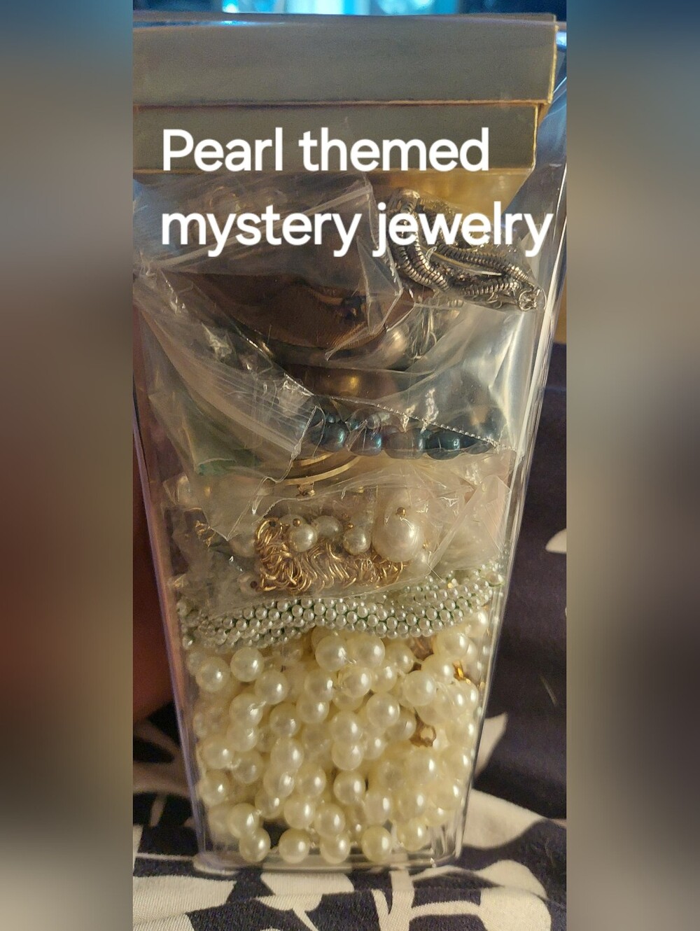 PEARL THEMED Mystery Jewelry Set - White Pearls In Clear Vase
